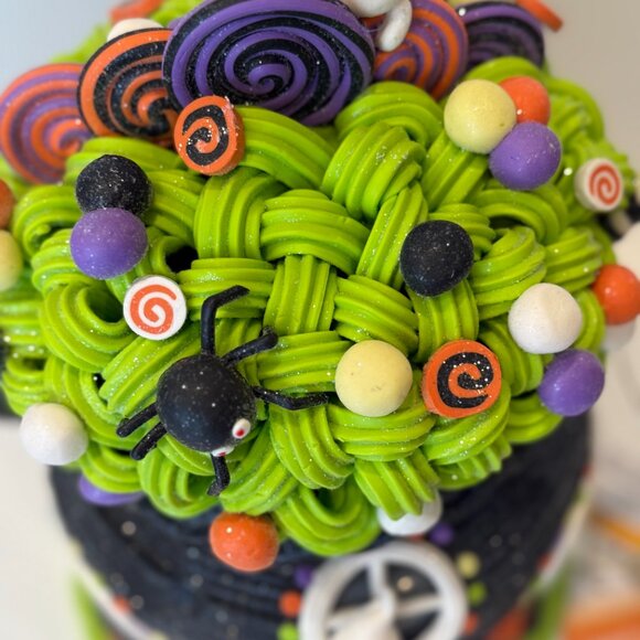 Candy Corn Lane Illuminated Glitter Cauldron new for 2025 - Picture 2 of 4